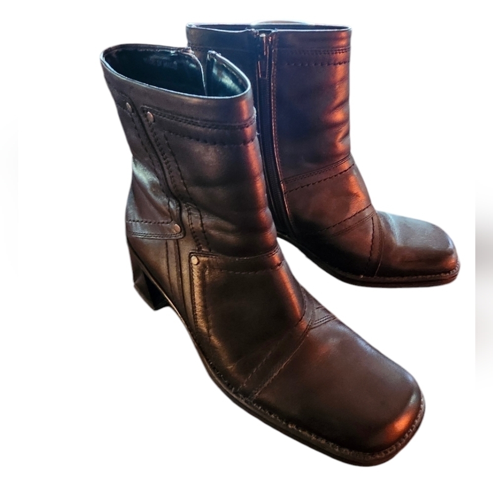 Women's Vintage Transit Square Heel Boots Size 38